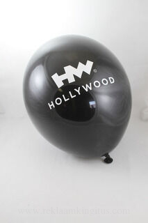 Hollywood must õhupall